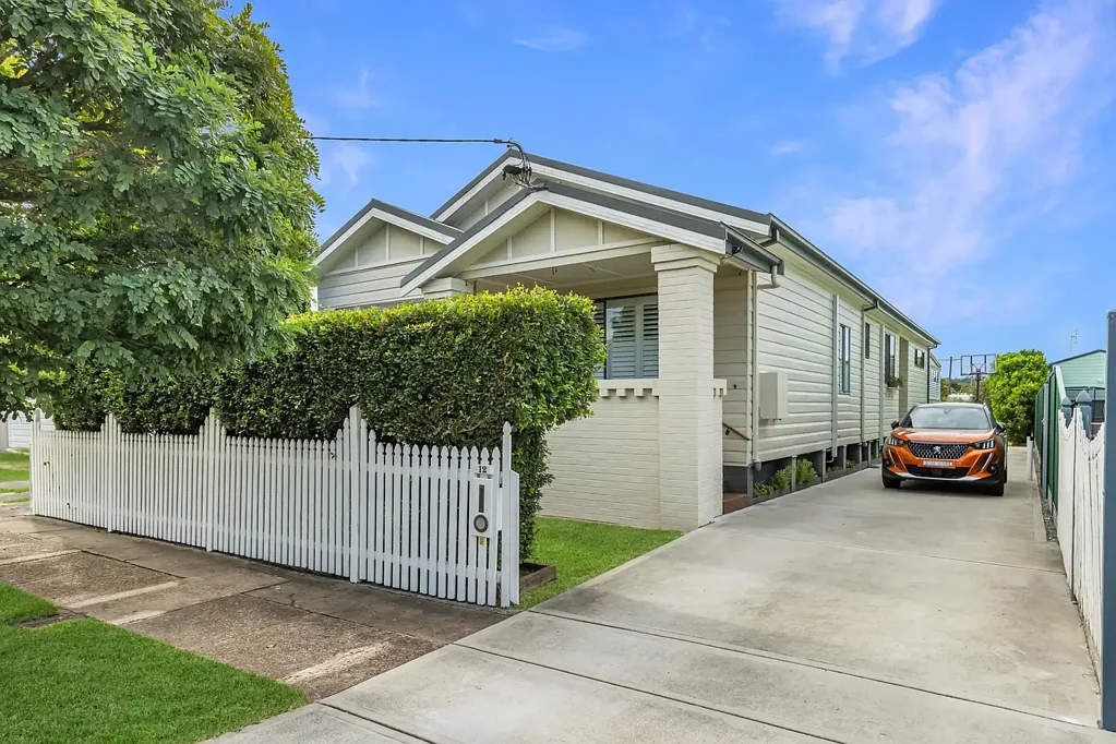 New Lambton 4房  AN EXCEPTIONAL FAMILY HOME- SPACIOUS INSIDE AND OUT!