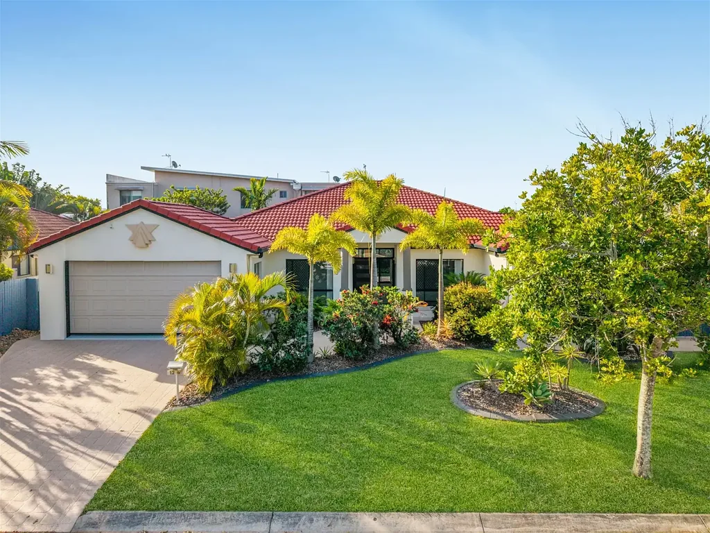 Parrearra 4房  Move In Before Christmas – Family Home in Kawana Island