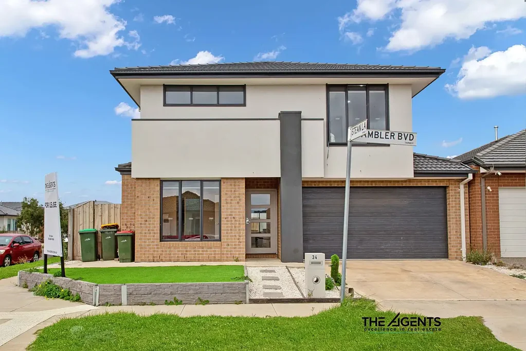 Spacious Double-Storey Family Home with Two Master Suites in a Prime Tarneit Location