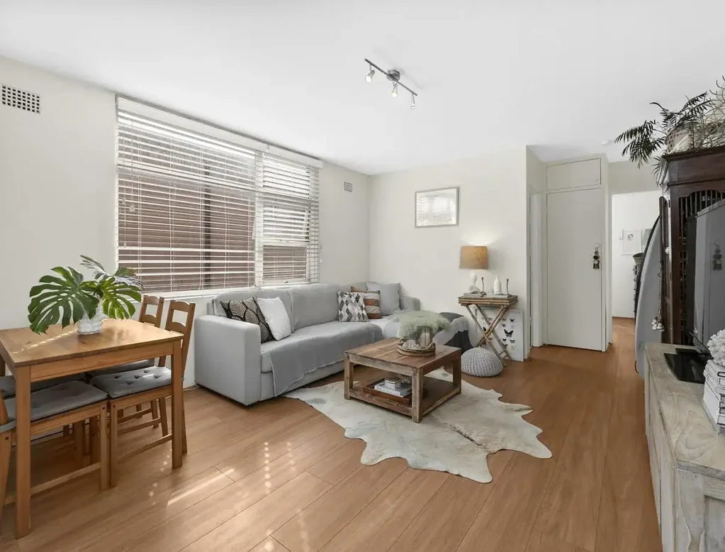 IMMACULATE BEACHSIDE APARTMENT