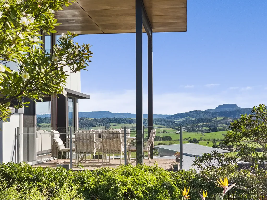 Gerringong 4chambre A Contemporary Family Home Offering Exceptional Lifestyle Flexibility and Wide‑Angle Views