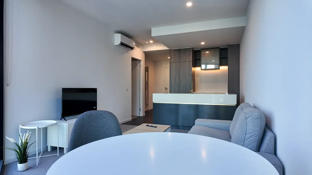 Fully Furnished One Bedroom Plus Study Apartment FOR LEASE