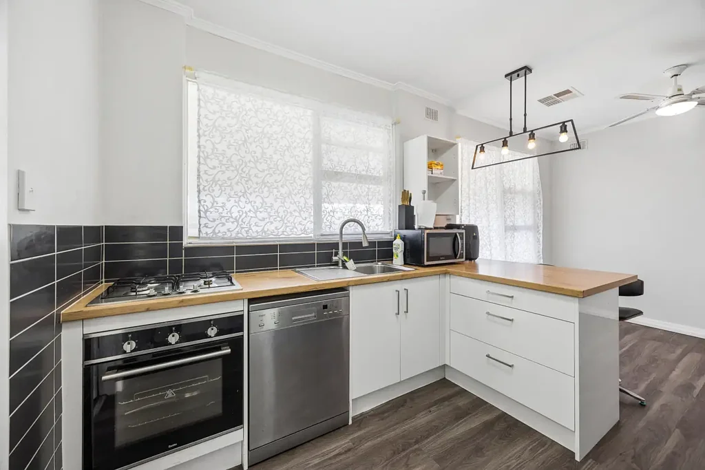 Athol Park 3房  Solid Brick Home Offering Space and Potential