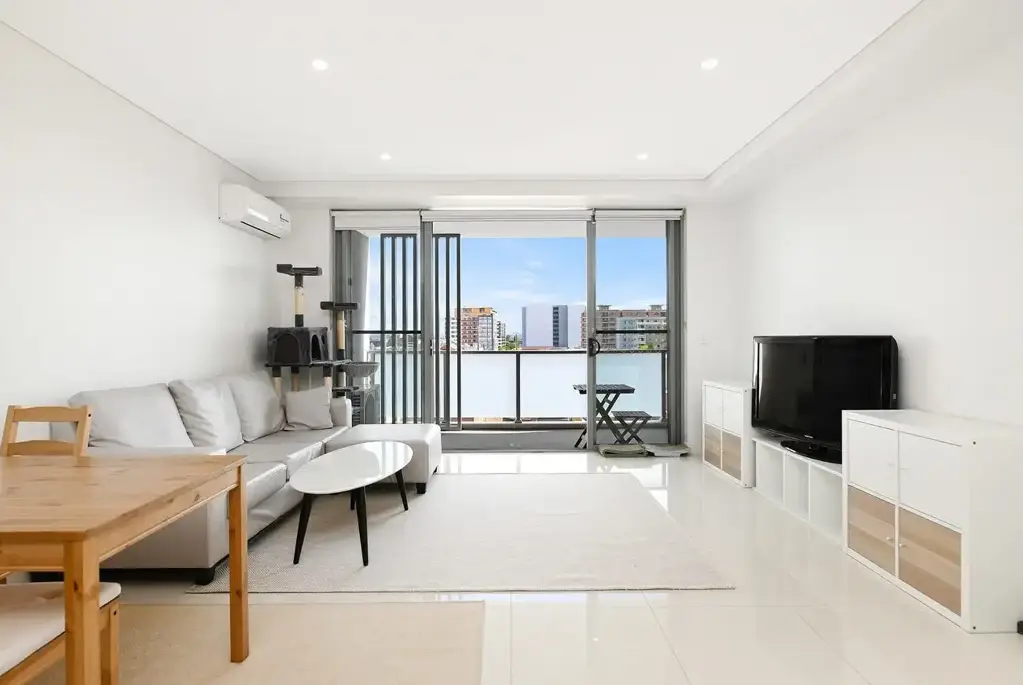 Modern 2-Bedroom Apartment Available Now