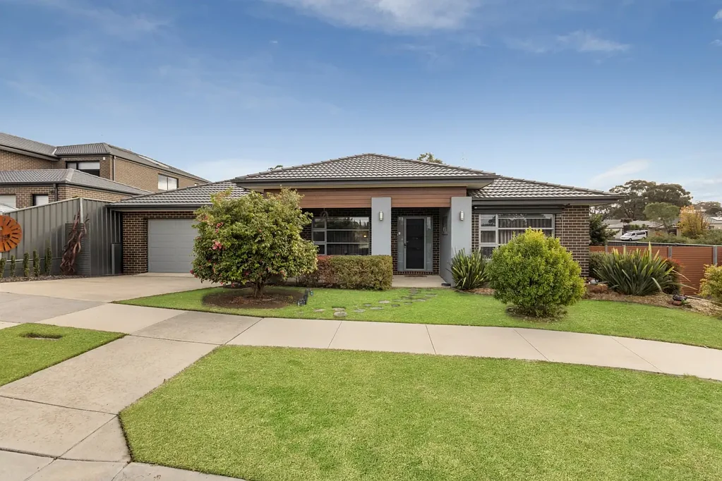Golden Square 4房  Spacious Dennis Family Home with Premium Finishes