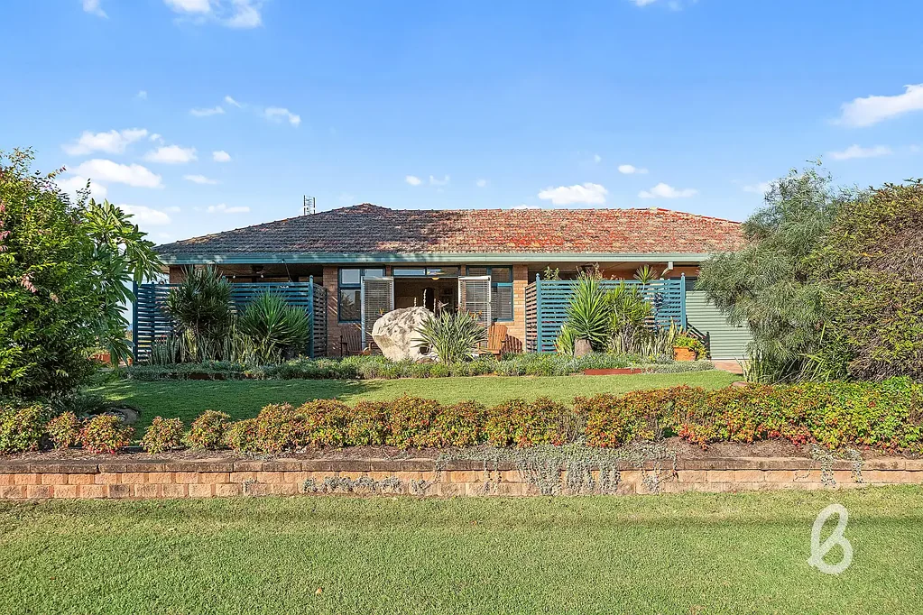 Singleton 4房  Immaculate Four Bedroom Home with Views
