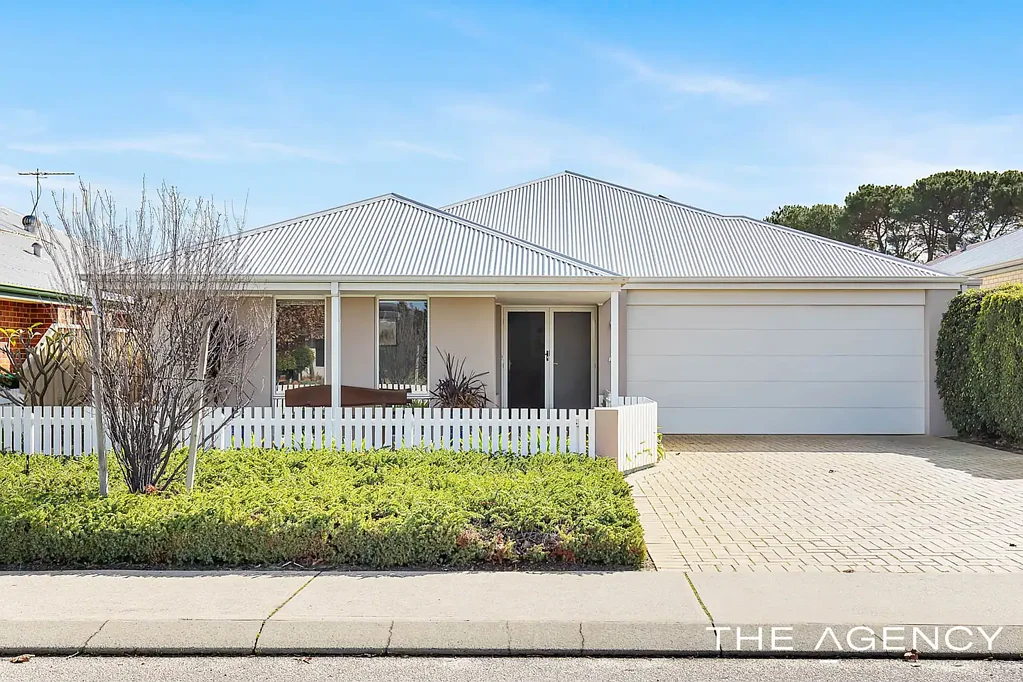 22 Harvest Lakes Boulevard, Atwell, WA 6164