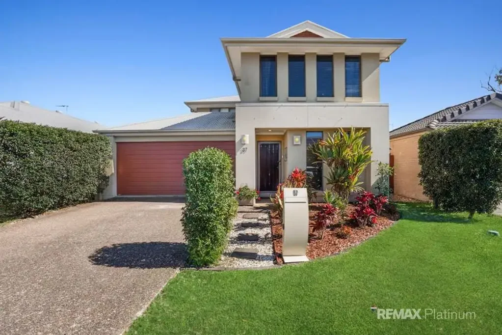 Huge Family Home Opposite Park