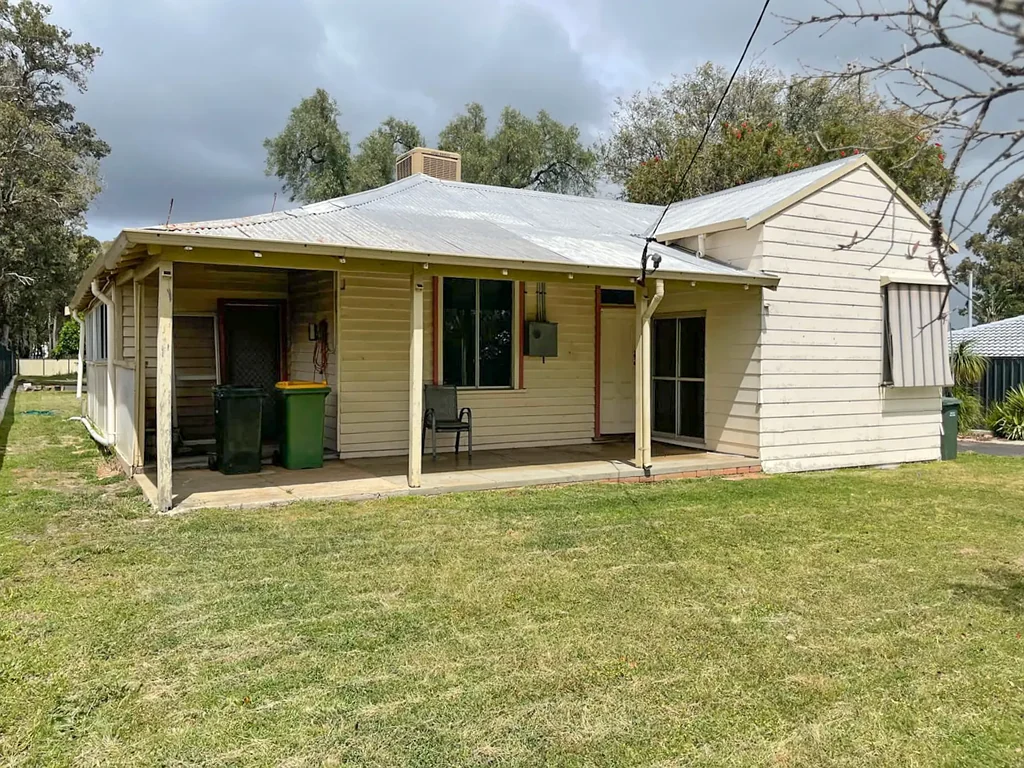 7 Logue Street, Waroona, WA 6215