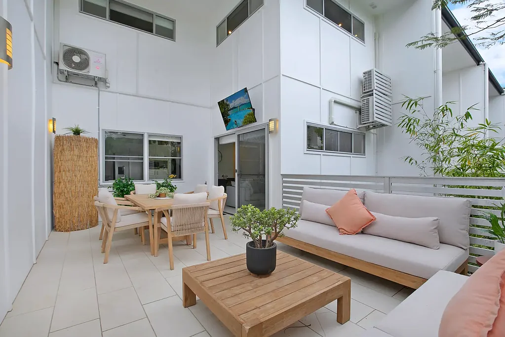 Carina Heights 3ห้องนอน Stylish, Private Townhouse in Great Location!