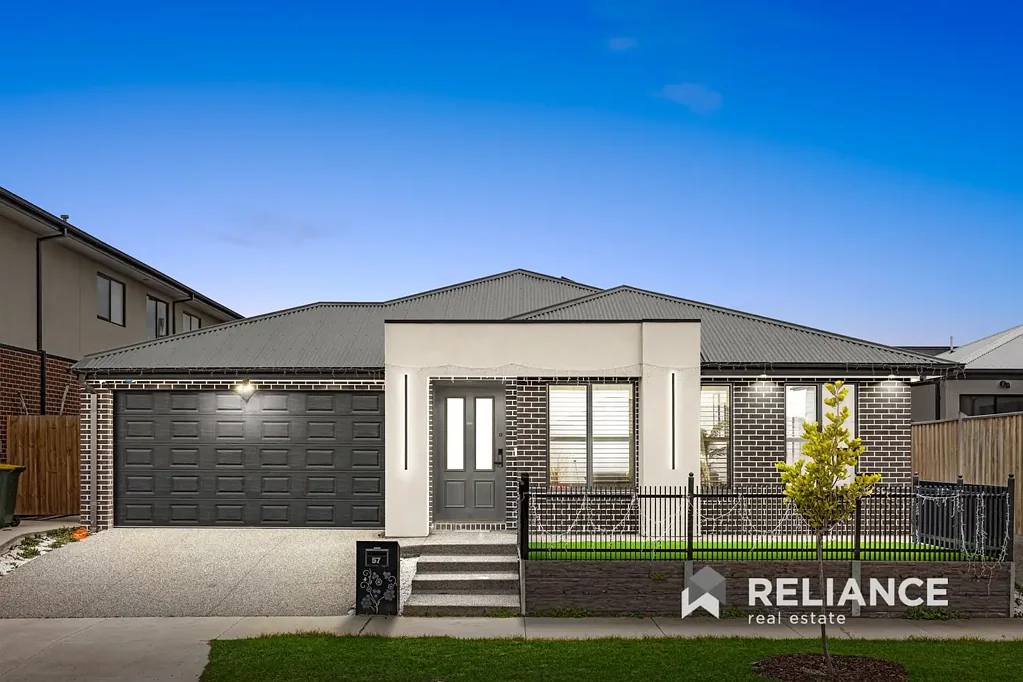 Tarneit 4房  朝北 🌟现代杰作!! 在Tarneit黄金地段享受优雅的家庭生活!!!  NORTH FACING 🌟Modern Masterpiece!! Elegant Family Living in a Prime Tarneit Location!!!