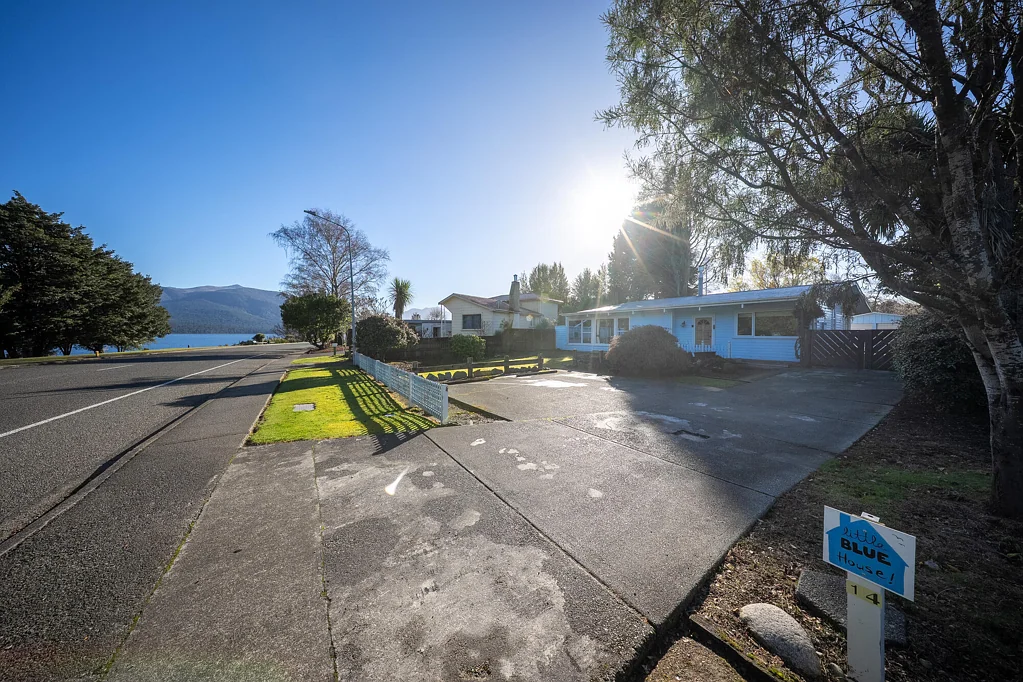 Te Anau 3房  Prime Lakefront Renovation Opportunity