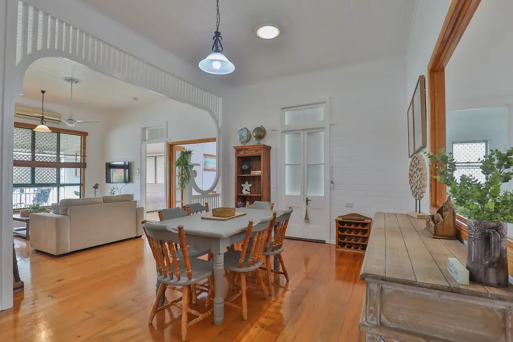 Bundaberg West 4房  Character, Charm & Airconditioned