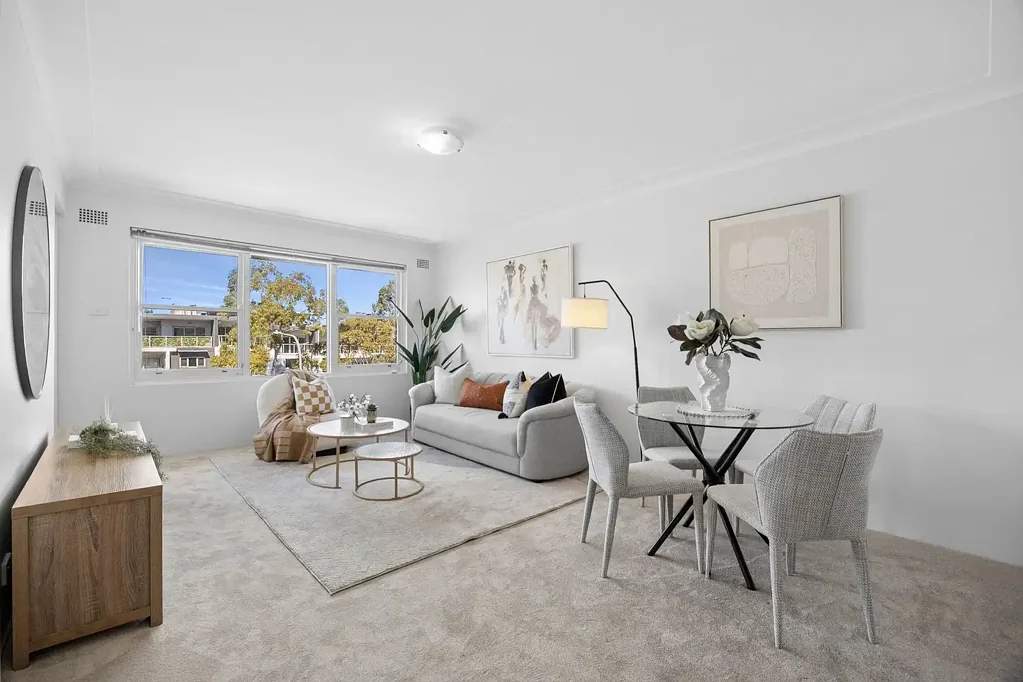 Lane Cove 2Moenga Engaging refreshed apartment metres to the bus and village