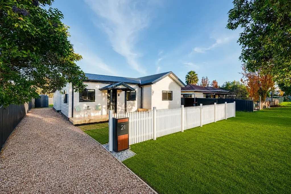 Killara 3कमरा Fully Renovated INSIDE OUT & Ready to Go - CALLING ALL SMSF INVESTORS & FIRST HOME BUYERS