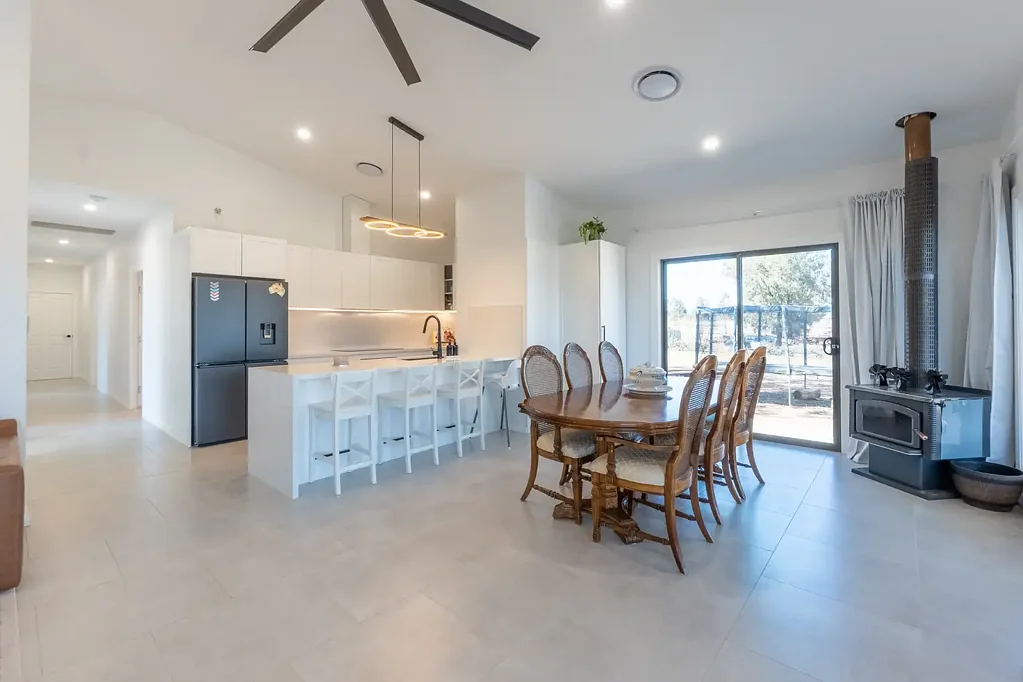 Mirrool 4房  Modern Acreage Home