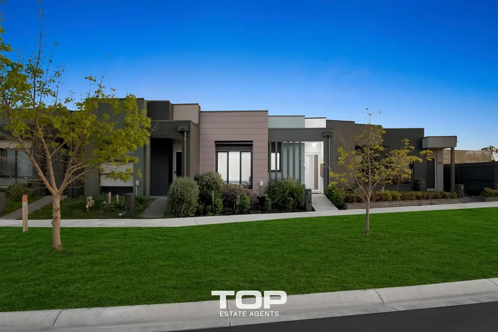 Clyde North 3Habitaciones Effortless Family Living Moments from Schools & Shopping