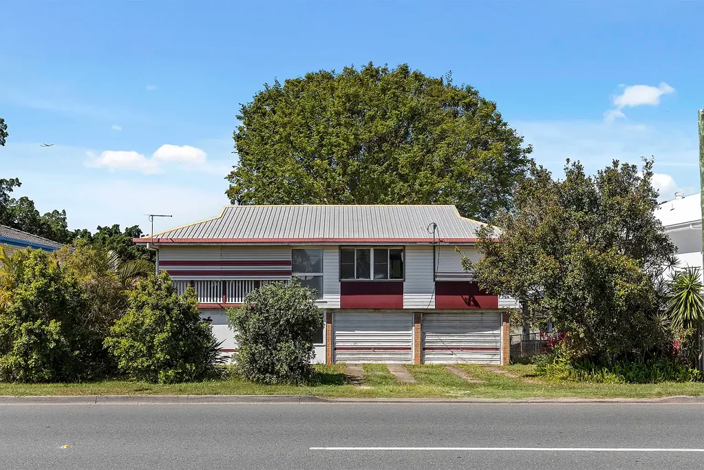 Northgate 4 Bedroom 827m2 - DA Approved 2 Lots - Prime Northgate Position!