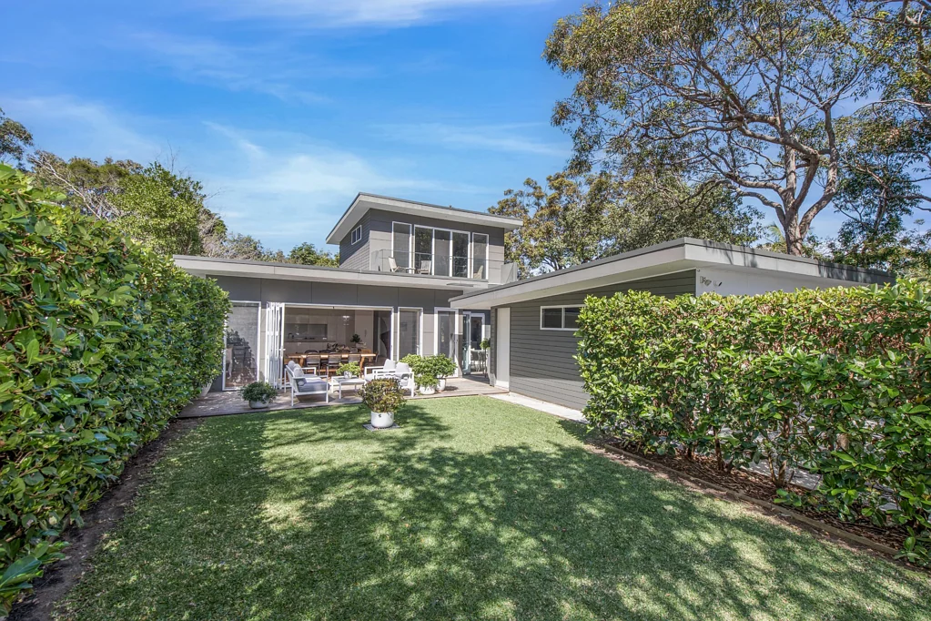 Newport 5Moenga Architect-designed family home with north-facing entertaining