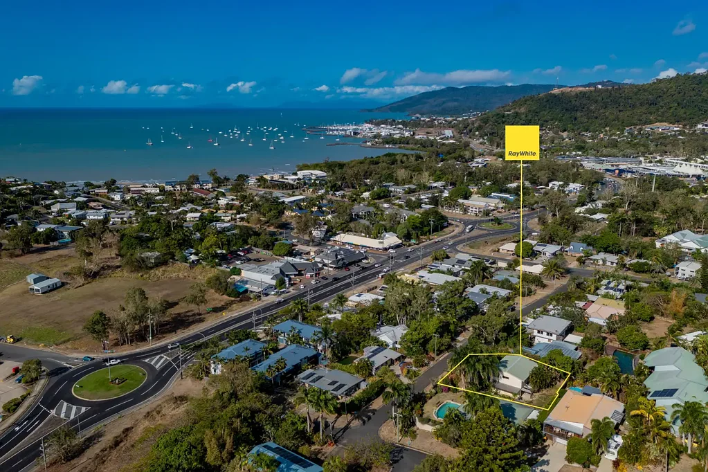 4 Balaka Street, Cannonvale, QLD 4802