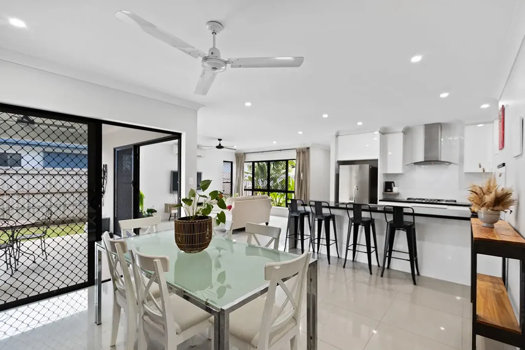 Kewarra Beach 4બેડરૂમ Modern Coastal Living Just Moments from The Beach