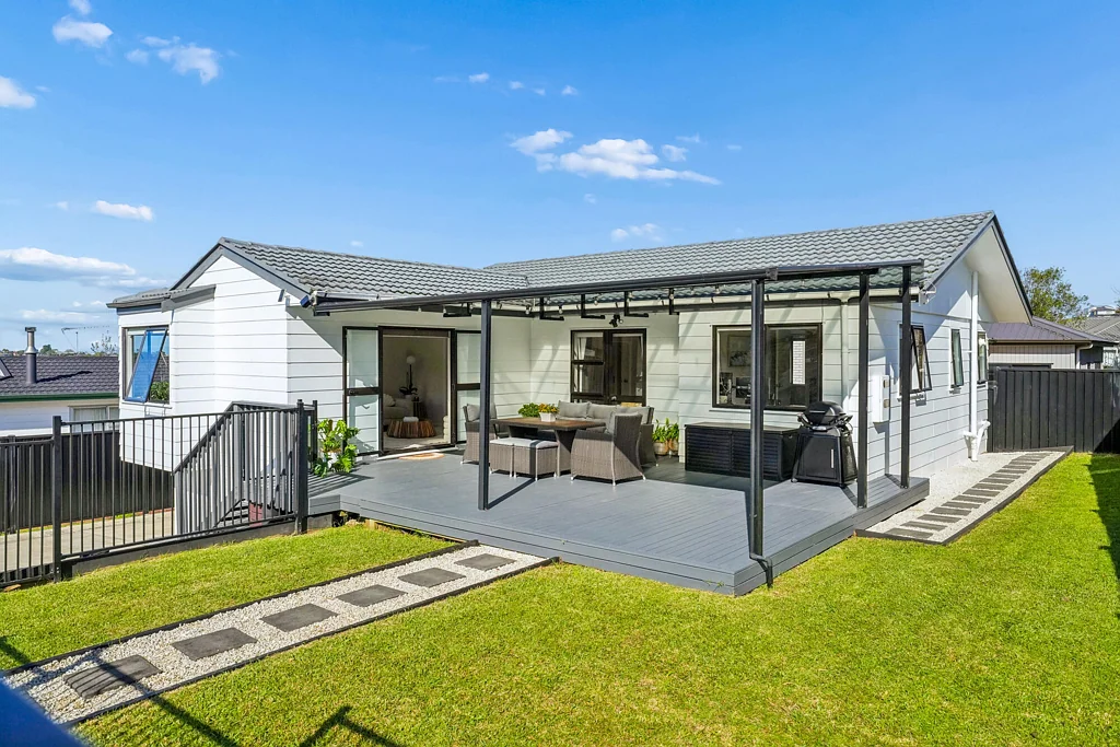 Totara Vale 3ห้องนอน Stylish, sunny and single level