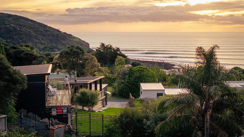 Raglan 4房  Barefoot to the surf in Whale Bay