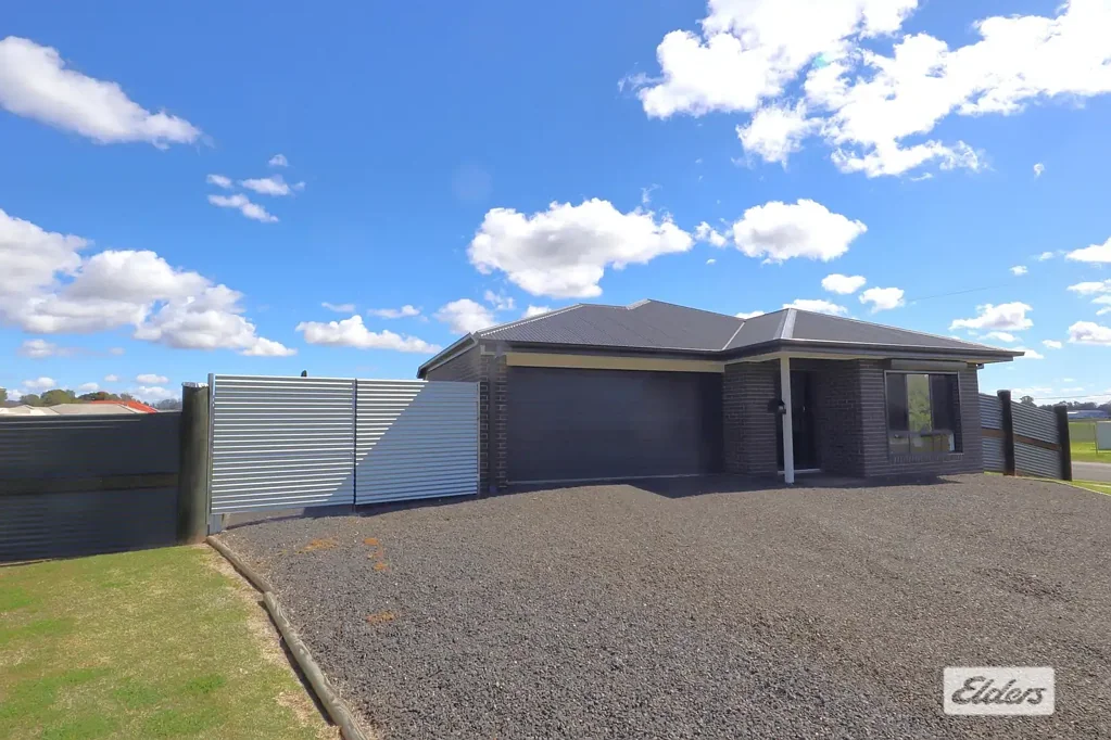 Laidley 4 Bedroom Stylish, Spacious- Splendid!