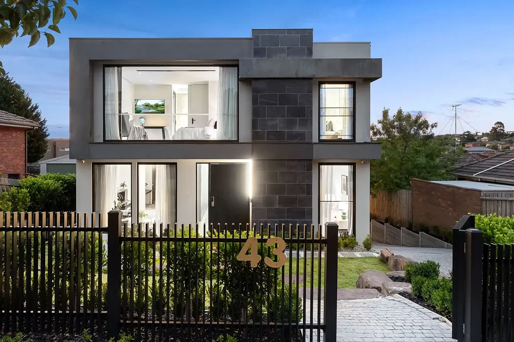 Bulleen 5Moenga UNCOMPROMISING QUALITY ON A GRAND SCALE!