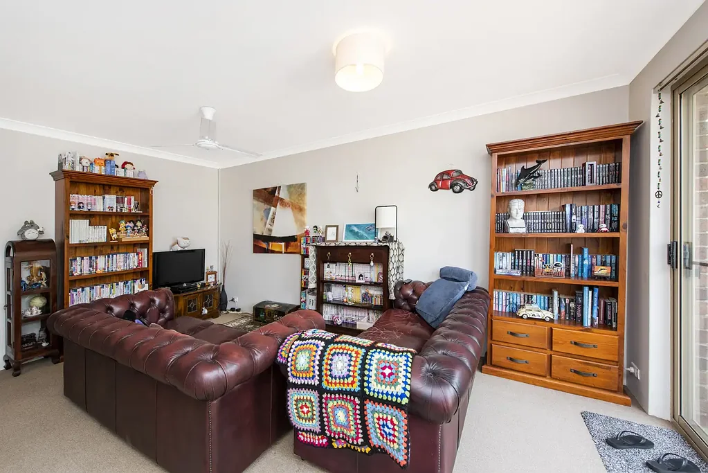 Unit located in the heart of Rockingham close to all amenities!