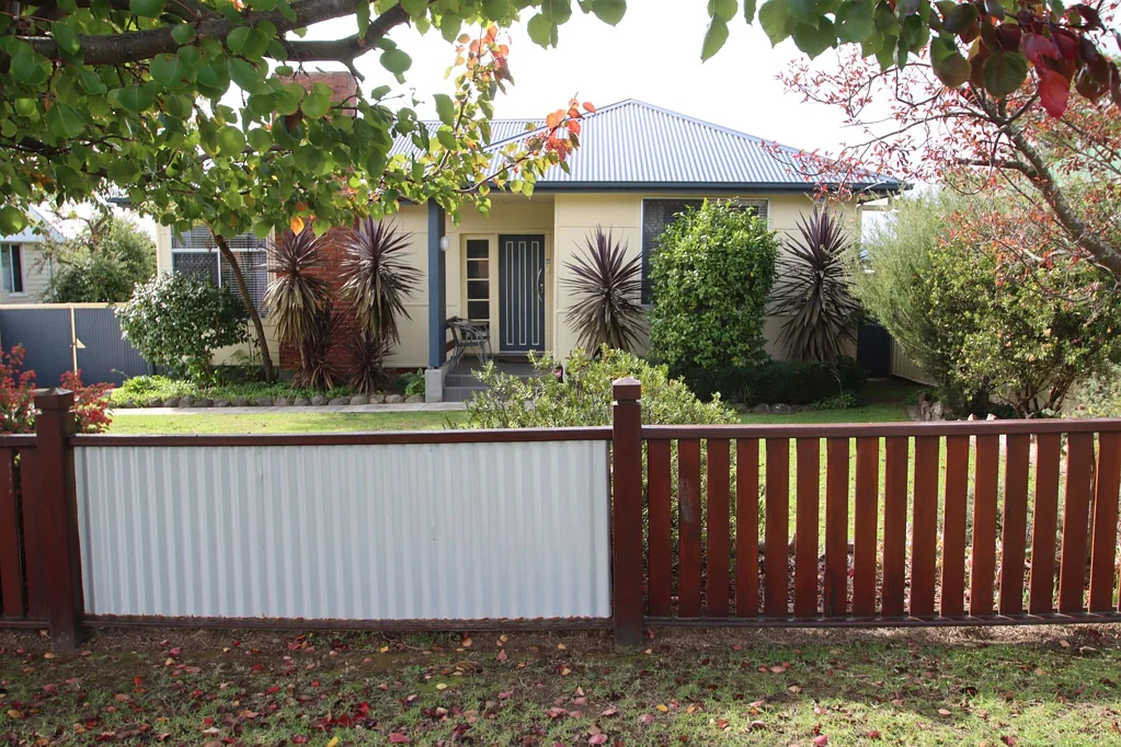 112 Douglas Street, Tenterfield, NSW 2372