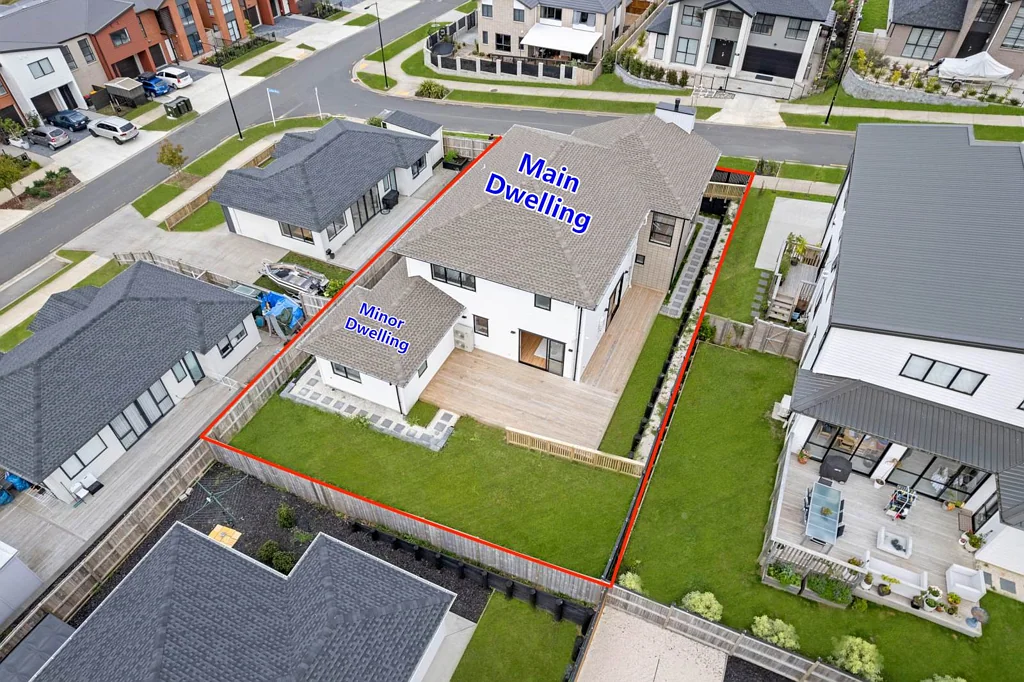 Swanson 6غرفة نوم Brand New, 3 Kitchens & 2-Bedroom Minor Dwelling