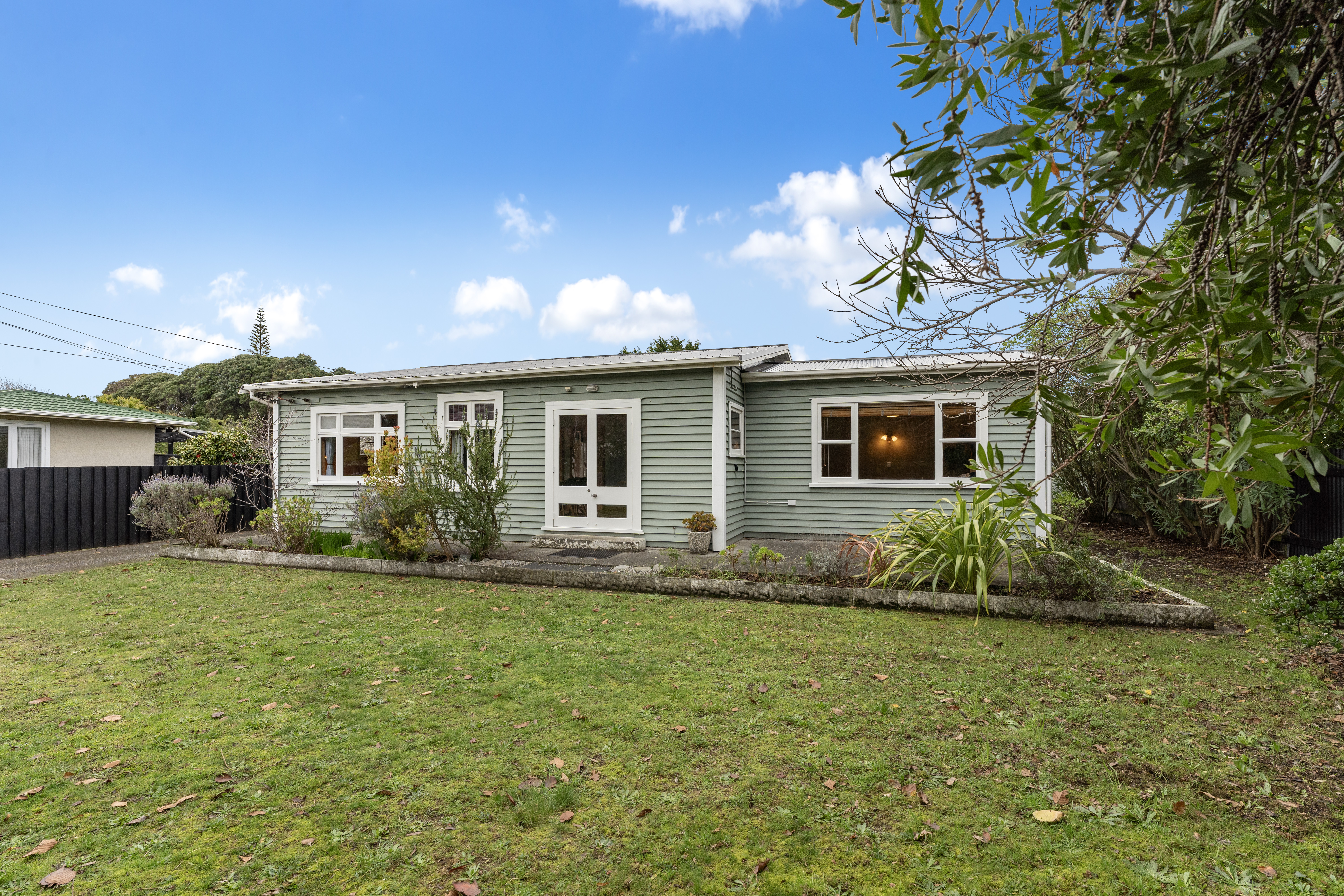 27 Manuka Street, Otaki Beach