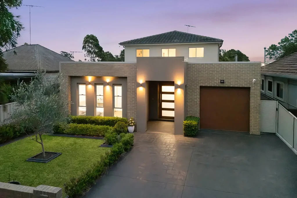 Auburn 5બેડરૂમ Impeccable parkside oasis bathed in northerly sun