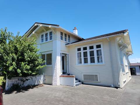 Mount Roskill 7房  Massive Land with Huge Potential in Mt Roskill!!