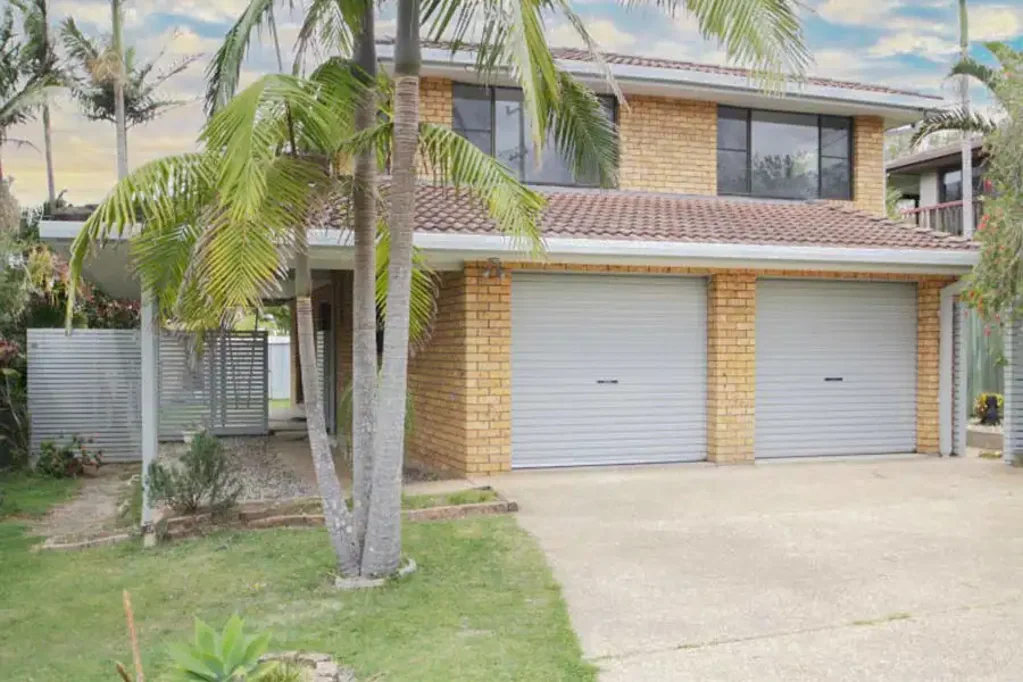 SPACIOUS FOUR BEDROOM HOME IN EMERALD BEACH