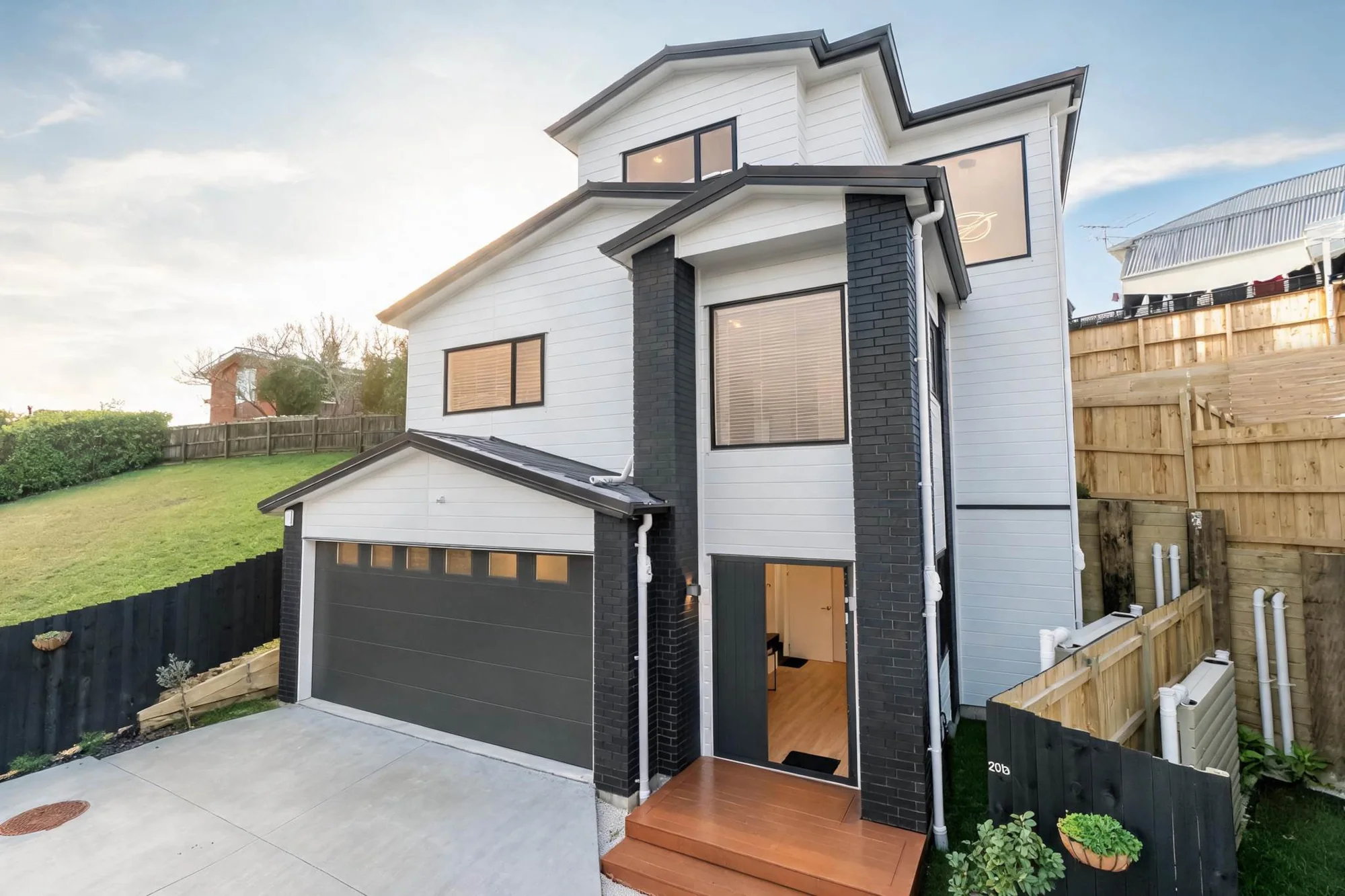 Saint Johns 4Moenga Luxury living with vibrant view