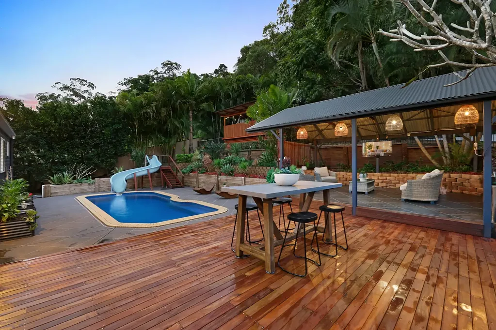 Bonogin 4房  The Acreage Dream - Renovated Queenslander with separate Tiny Home