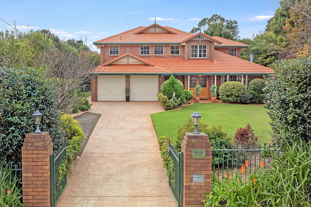 Tamborine Mountain 4ห้องนอน Timeless Elegance in a Parklike Setting