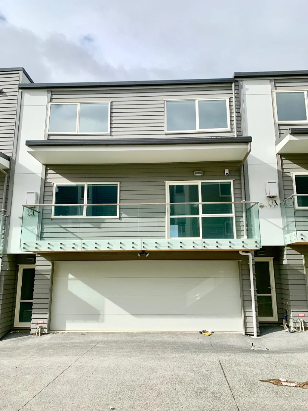 Three Storey 4 Bedrooms House