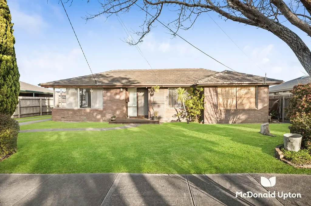 18 Parnell Crescent, Gladstone Park, VIC 3043