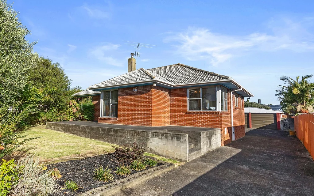 Mangere 3Phòng ngủ Loved home - First time for sale