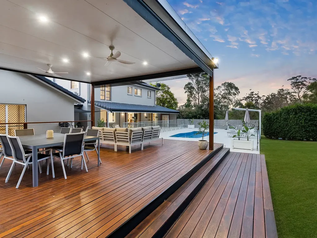 Mount Nathan 5침실 EXECUTIVE FAMILY HOME SET ON PRIZED HALF ACRE ALLOTMENT