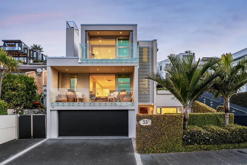 Mission Bay 3 Bedroom Architect designed with harbour views 