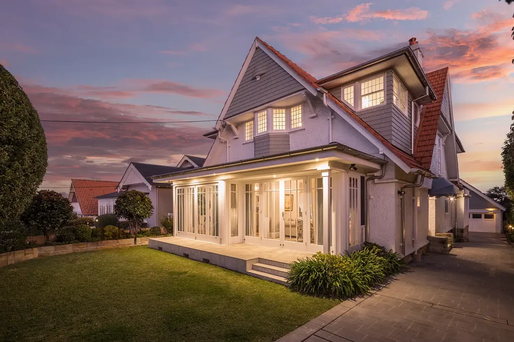 Mosman 6 Bedroom Elegant family home in prestigious Clifton Gardens