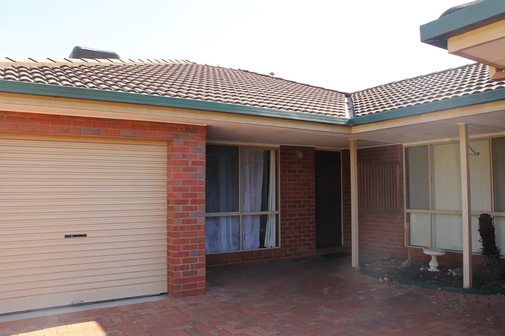 LOW MAINTENANCE UNIT IN A CENTRAL LOCATION!