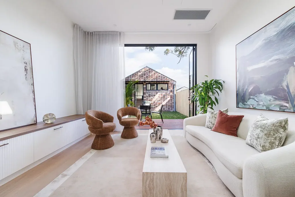 Annandale 5બેડરૂમ Luxe renovated freestanding home with studio above garage