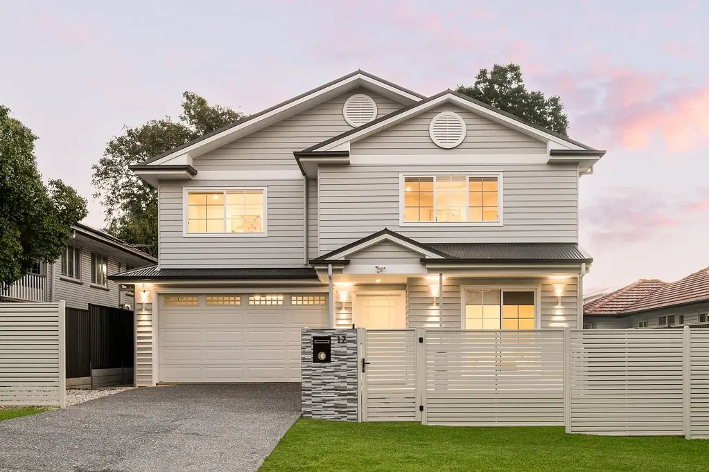 Tarragindi 5 Bedroom Luxurious, Modern Family Residence on Lutzow