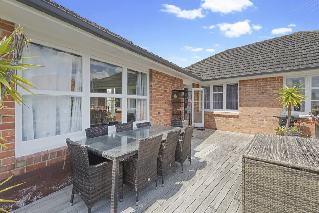 Panmure 3Zimmer Vendors clear instructions to sell!