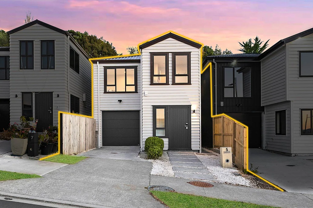 Flat Bush 3Zimmer Affordable Standalone with Sky Tower Views